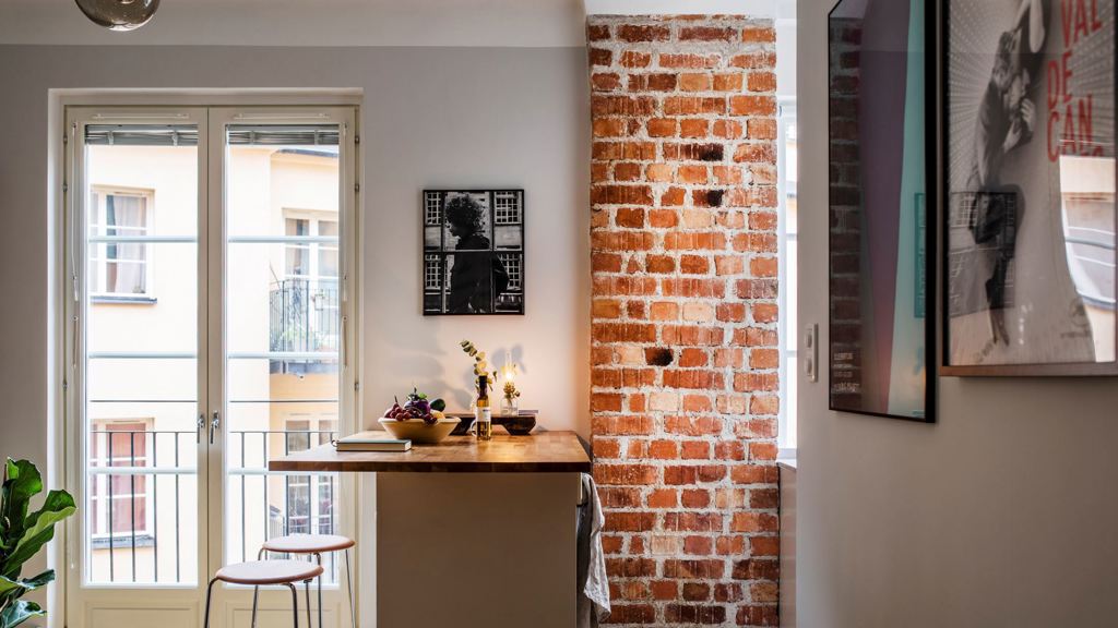 Jednopokojový byt rozšířili o francouzský balkon, který mu dodal ten pravý šmrnc
