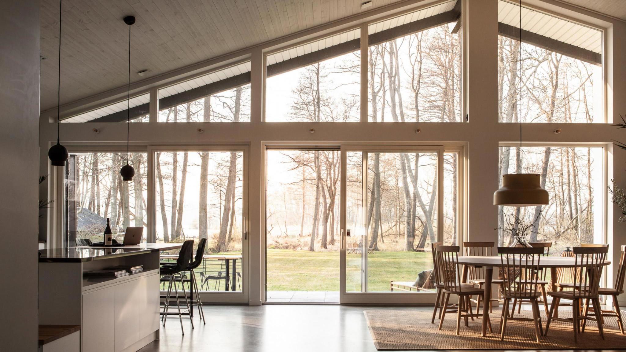 Rodinný dům v minimalistickém skandinávském stylu nabízí vzdušnost i pohodlí