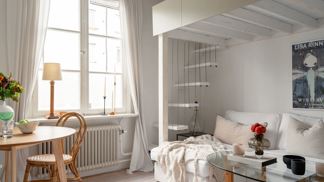 V srdci historické budovy z roku 1926 se skrývá mini byt o rozloze pouhých 24 m², který vás okouzlí svým chytrým využitím prostoru. Díky patru na spaní a samostatné kuchyni nabízí tento útulný kousek nejen jedinečný styl, ale také pohodlí, které byste nečekali.

