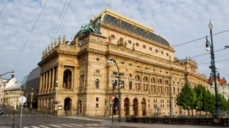 Činohra Národního divadla pořádá streamované debaty s názvem #kulturajenarod 
