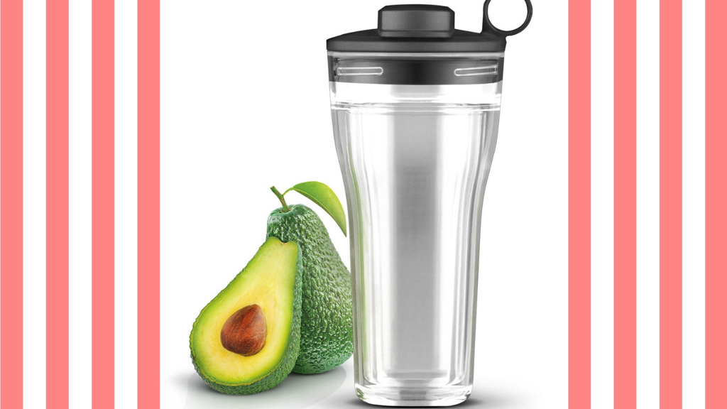 Termohrnek má uzavíratelný systém uvnitř nádoby. Okraj hrnku je velmi hladký, a proto je možné pít i přímo z něj a nemusíte přelévat smoothie do sklenice.
