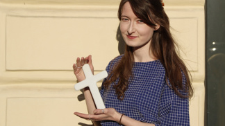 Kříž může být krásný a moderní: Klára Frídlová mění pohled na symbol křesťanství