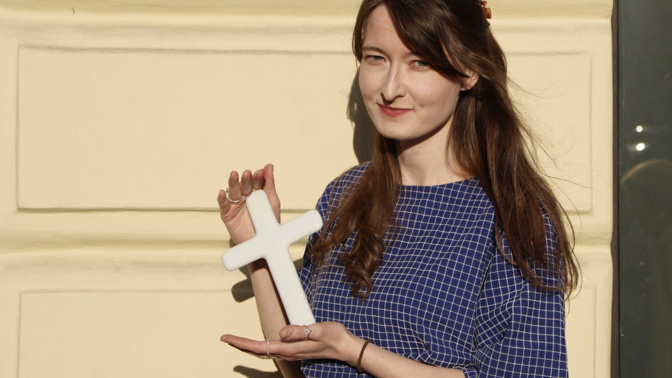 Kříž může být krásný a moderní: Klára Frídlová mění pohled na symbol křesťanství