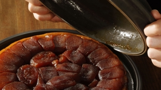 Nedělní pečení: Dokonalý Tarte Tatin s hruškami a gorgonzolou