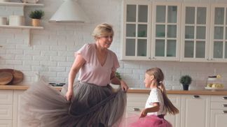 Co všechno se můžeme naučit od dětí? Všechno! Děti jsou totiž ti nejlepší učitelé.
Co všechno se můžeme naučit od dětí? Všechno! Děti jsou totiž ti nejlepší učitelé.
