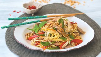 Recept: Nudle se zeleninou a kuřetem