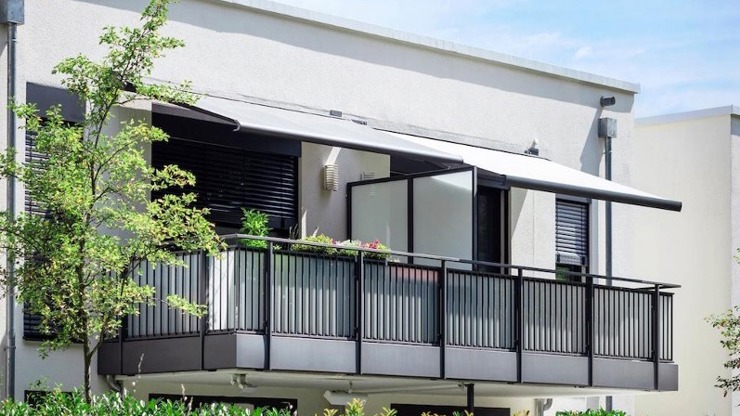 Markýza na balkon v nájmu: Řešení bez trvalých zásahů