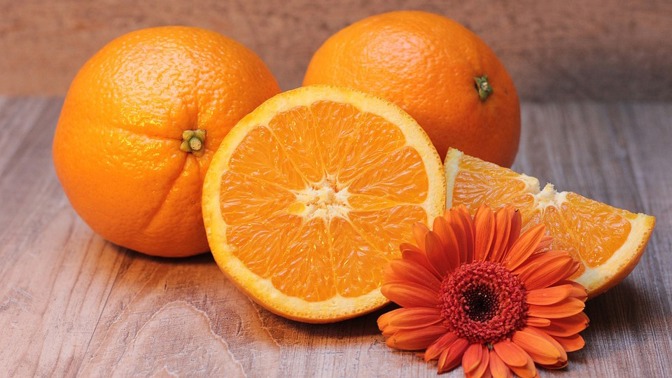 Vitamin C můžete přijímat i v ovoci a zelenině

