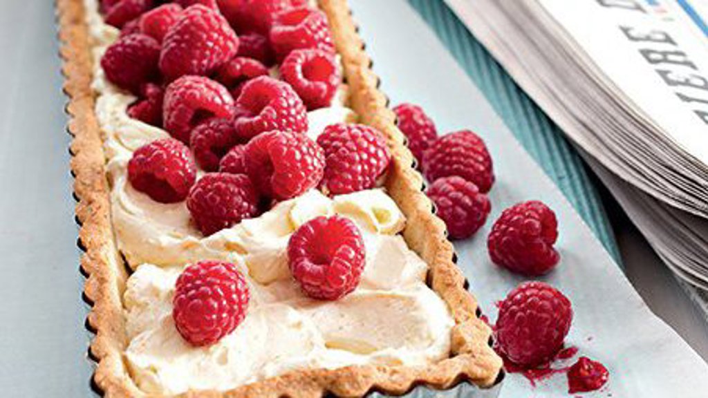 Oříškový koláč s mascarpone a malinami Oříškový koláč s mascarpone a malinami