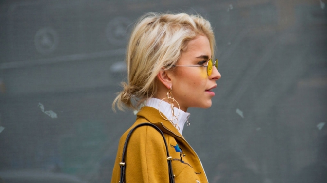 Oživte outfit výraznými náušnicemi Oživte outfit výraznými náušnicemi