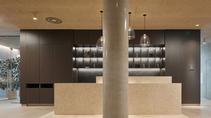 Třeboňské lázně Aurora nejsou jen o procedurách, jsou o zážitku. Jak architekti proměnili starou budovu v prostor plný saun, odpočíváren a wellness oáz, vám teď ukážeme. Přečtěte si, jak nové lázně spojují moderní design s historií a přírodou.
