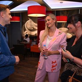 Barbora Mottlová a David Gránský si nenechali ujít poslední díl minisérie Leoš.