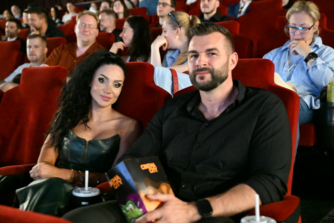 Andrea Pomeje s manželem na premiéře posledního dílu minisérie Leoš.