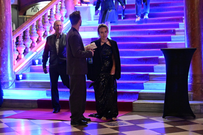 Bujará party po premiéře Monyová.