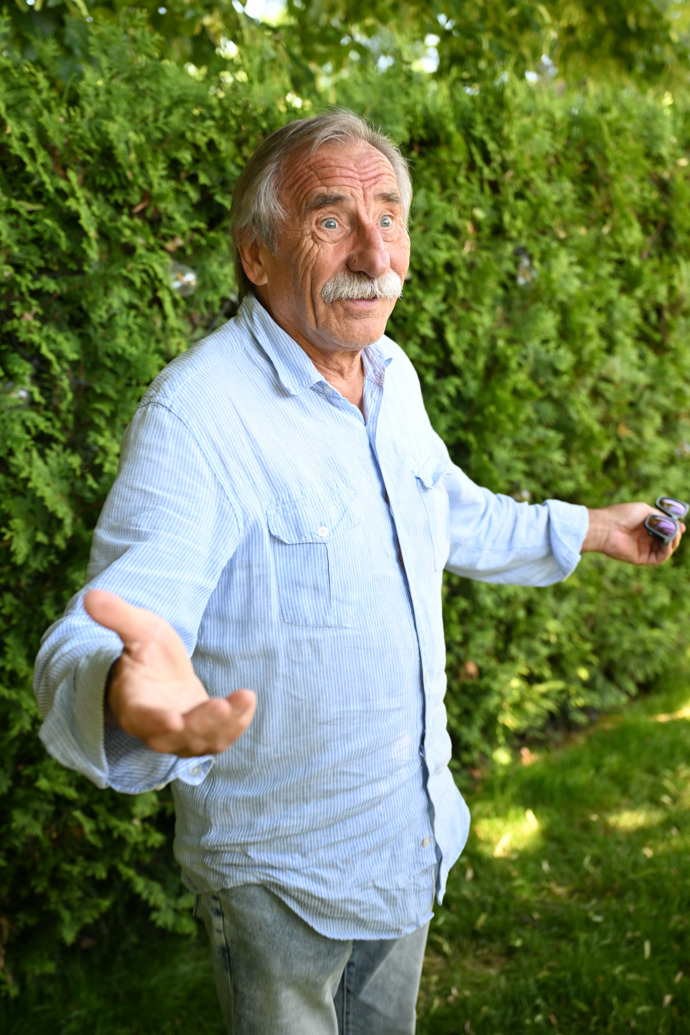 Bez knírku bychom ho možná ani nepoznali. 