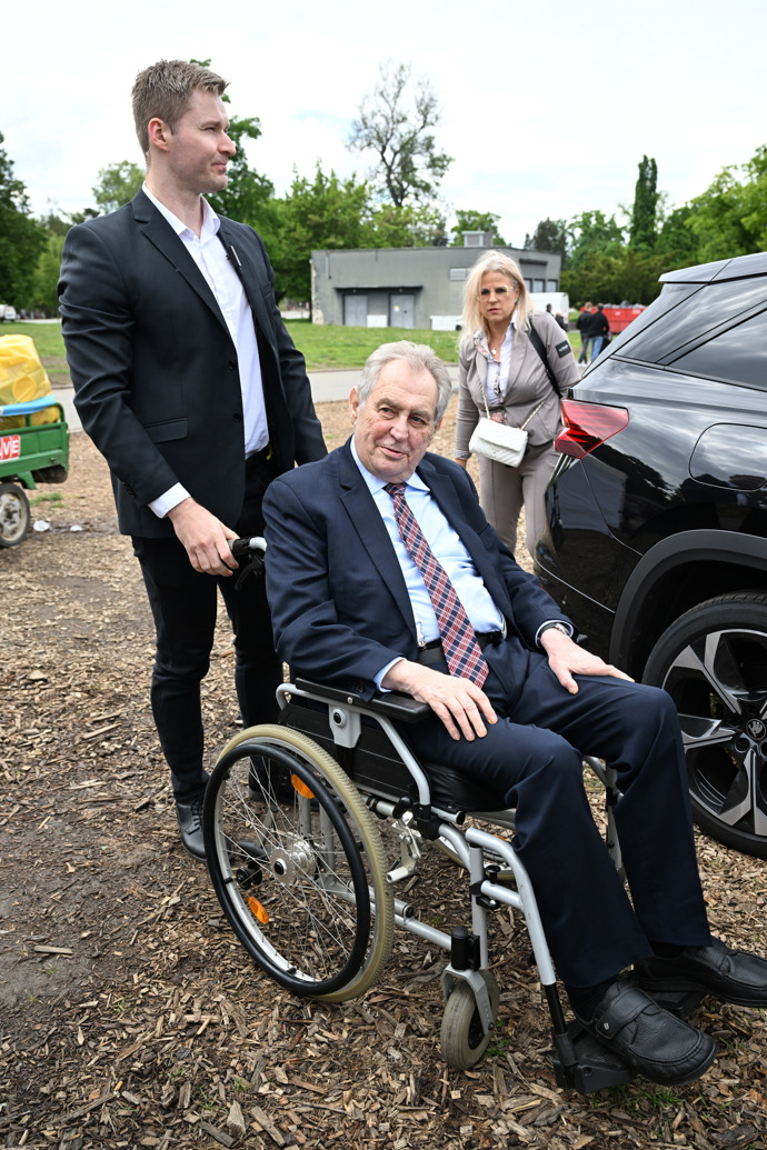 Dorazil i Miloš Zeman.