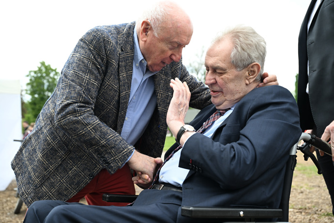 Felix Slováček a Milos Zeman na Světě knihy.