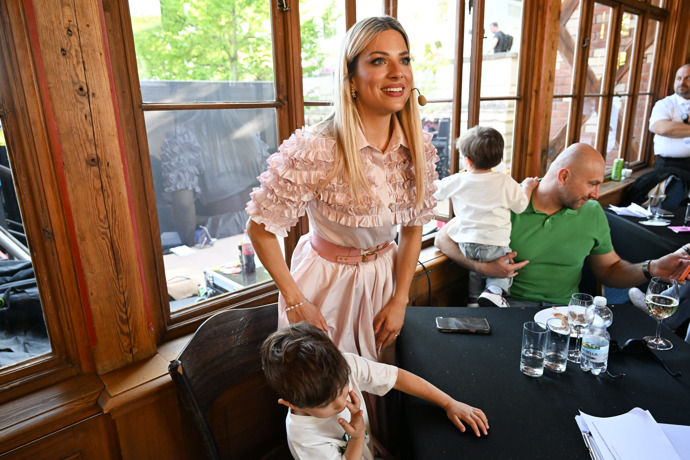 Eva Perkausová se usmívala.