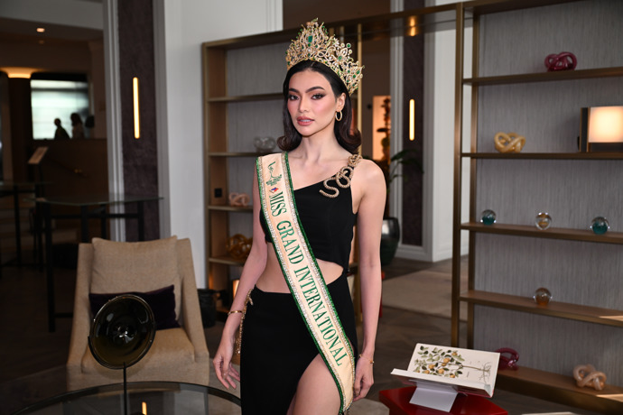 Vítězka Miss Grand International 2025 Emma Mary Tiglao je nádherná.