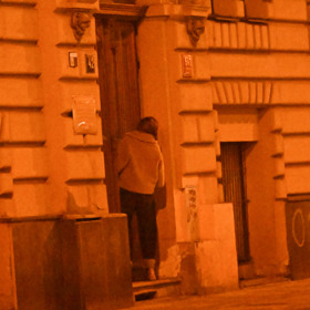 Daniela se rozhlížela kolem.