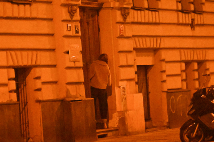 Daniela se rozhlížela kolem.