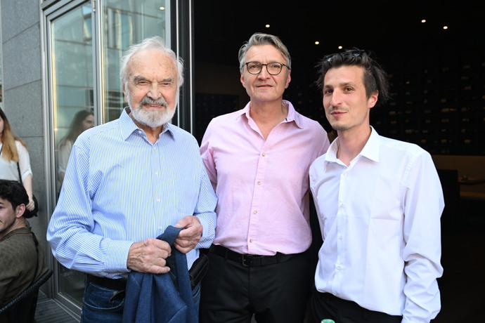 Tři generace Svěráků na jedné fotce - Zdeněk, Jan a František se představili na premiéře filmu Pět švestek.