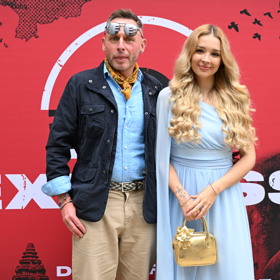 Zrádci se pojmenovali podle své účasti ve stejnojmenné reality show.