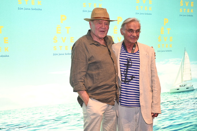 Jan Vlasák a Oldřich Kaiser na premiéře filmu Pět švestek.