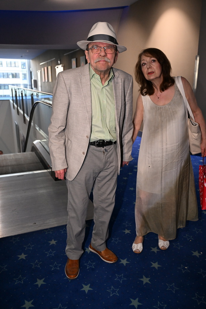 Jaroslav Uhlíř do kina přišel v doprovodu se svojí manželkou Helenou.