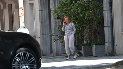 FOTO: Simona Stašová telefonovala.