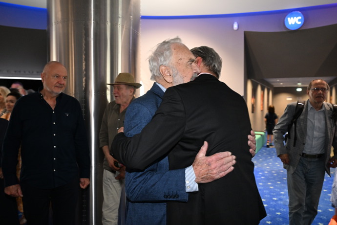 Zdeněk Svěrák svého syna Jana po premiéře objal.