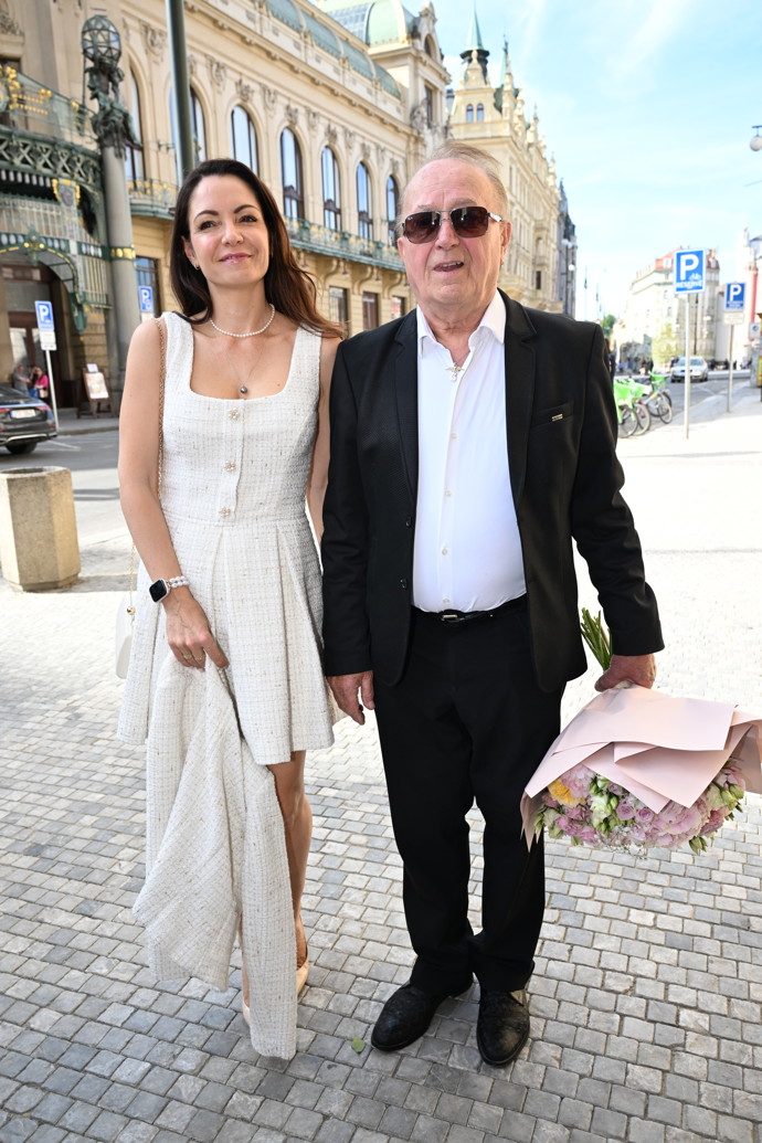 Petr Janda s partnerkou.