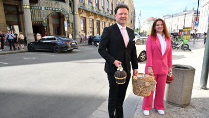 FOTO: Radek Vondráček donesl Jiřině Bohdalové med.
