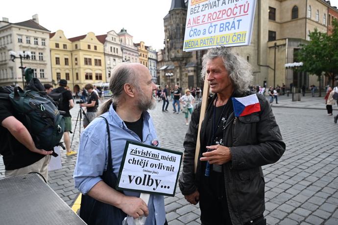 Demonstranté na Staroměstském náměstí.