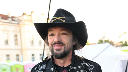 FOTO: Rockový zpěvák a kytarista Robert Kodym na festivalu Mezi ploty 2026.