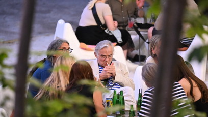 FOTO: Oldřich Kaiser si dal cigaretku.