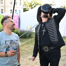 Rockový zpěvák a kytarista Robert Kodym se předtím posilnil pitím.