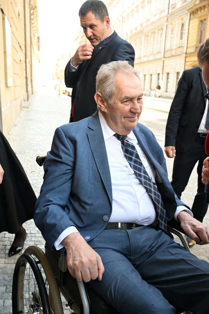 Miloš Zeman se usmíval.