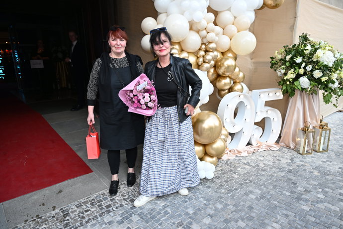 Jana Krausová přišla poblahopřát Jiřině Bohdalové.