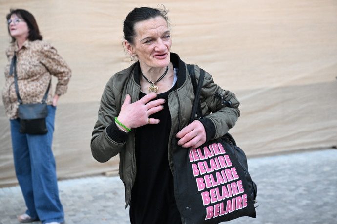 Katka Bradáčová v centru Prahy.