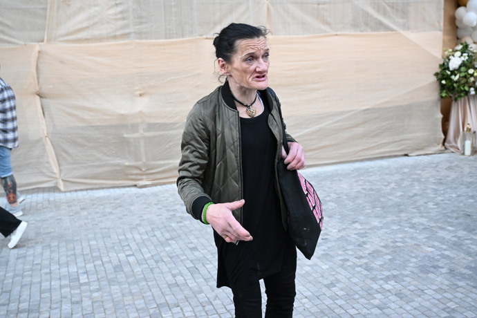 Katka Bradáčová v centru Prahy.