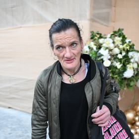 Katka Bradáčová v centru Prahy.