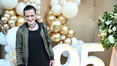 FOTO: Katka Bradáčová se vyfotila u vchodu do Hybernie, kde Jiřina Bohdalová slavila 95.