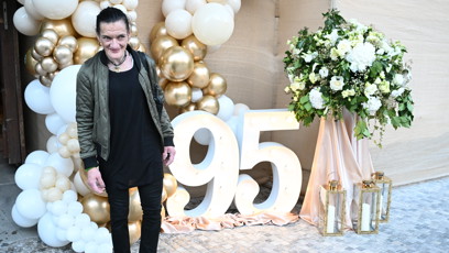 FOTO: Katka Bradáčová se vyfotila u vchodu do Hybernie, kde Jiřina Bohdalová slavila 95.