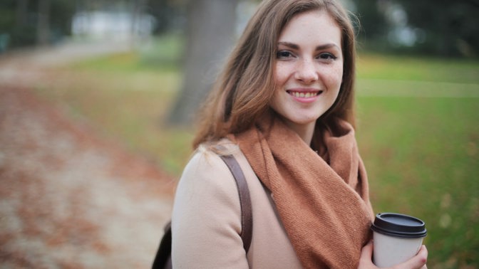 žena
