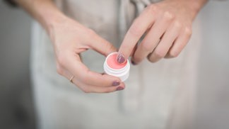 Přichází období popraskaných rtů aneb Jak si vybrat nejlepší balzám na rty?