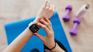 Chytré hodinky, fitness náramky nebo mobilní aplikace aneb Jak měřit svou denní aktivitu