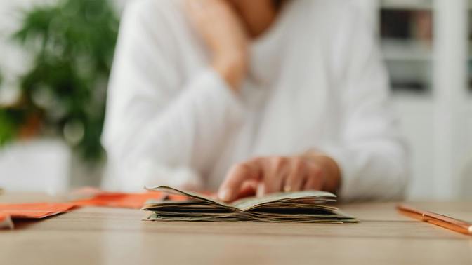 Chystáte se na mateřskou, nebo vyrazit do světa? Přinášíme tipy, jak se finančně zajistit