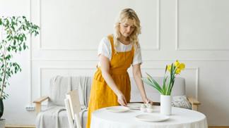 Nejoblíbenější jarní cibuloviny v váze. Jak prodloužit život tulipánům a narcisům?