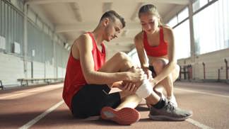 První pomoc při sportovních aktivitách První pomoc při sportovních aktivitách